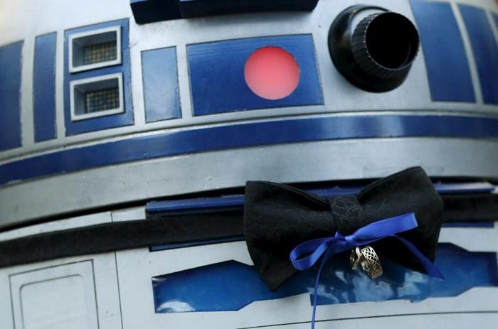 An R2-D2 droid acts as ring bearer during a Star Wars themed wedding December 17, 2015. REUTERS/Mario Anzuoni