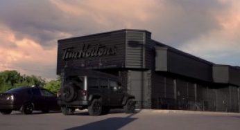 Nuevo café negro de Tim Hortons sorprende a su público con una tienda que atiende en total oscuridad