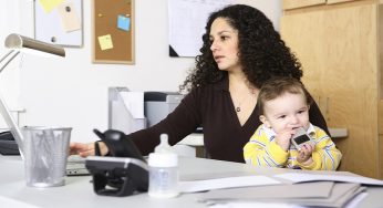 Estudio determina que las mujeres con hijos rinden mejor en el trabajo