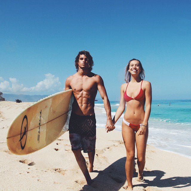 Conoce a esta popular pareja que demuestra su amor pasando las fronteras playa