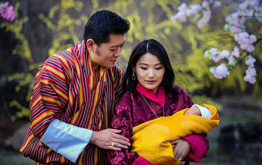 La llegada del nuevo príncipe de Bután es celebrada con 108,000 árboles plantados