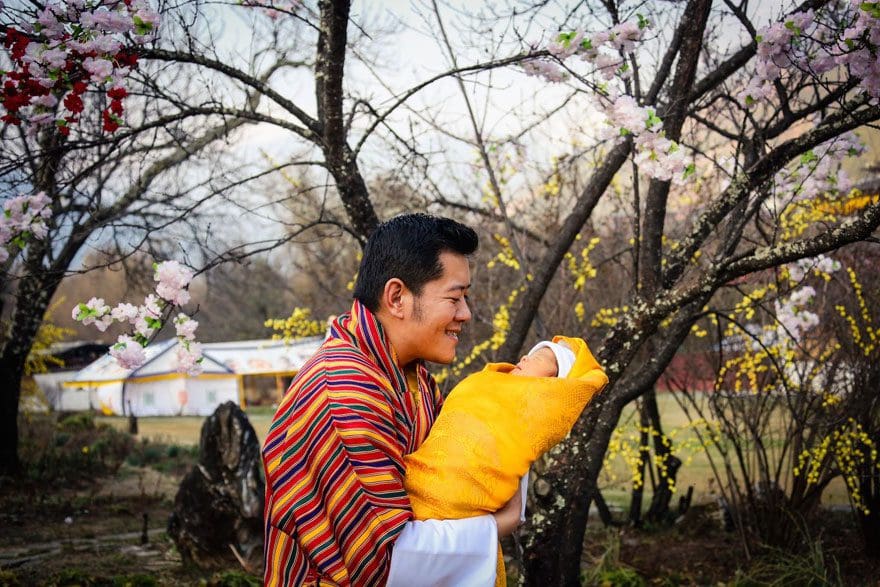 La llegada del nuevo príncipe de Bután es celebrada con 108,000 árboles plantados 01