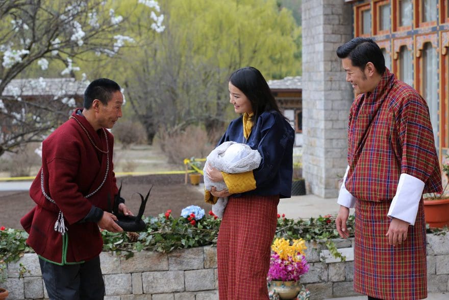 La llegada del nuevo príncipe de Bután es celebrada con 108,000 árboles plantados 03