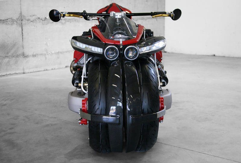 Si Batman quisiera una moto de paseo pediría esta, pero en color negro 07