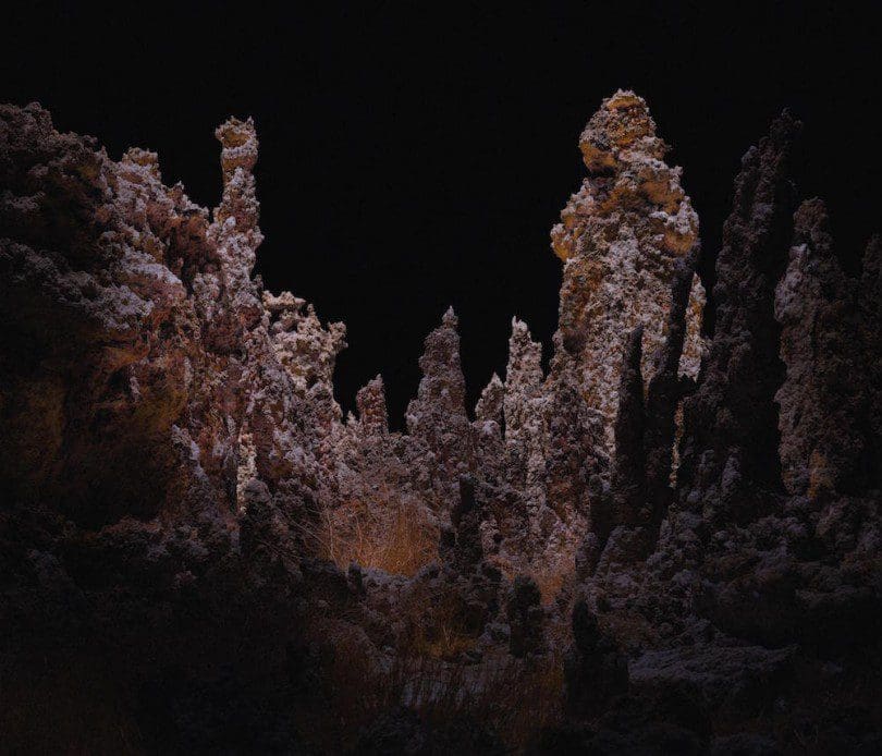 Drones fotografían e iluminan hermosos paisajes de noche1