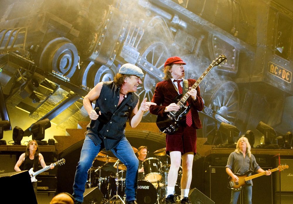 Rock band AC/DC lead guitarist Angus Young (R) and vocalist Brian Johnson perform during a concert at the Telenor Arena in Fornebu, near Oslo February 18, 2009. REUTERS/Sara Johannessen/Scanpix Norway     (NORWAY)   NO COMMERCIAL USE.  NORWAY OUT. NO COMMERCIAL OR EDITORIAL SALES IN NORWAY. NO COMMERCIAL OR BOOK SALES. - RTXBSJ1
