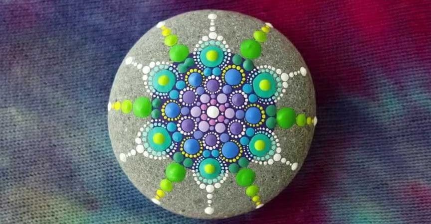 Hipnotizantes-y-coloridas-mandalas-hechas-en-rocas-portada.jpg