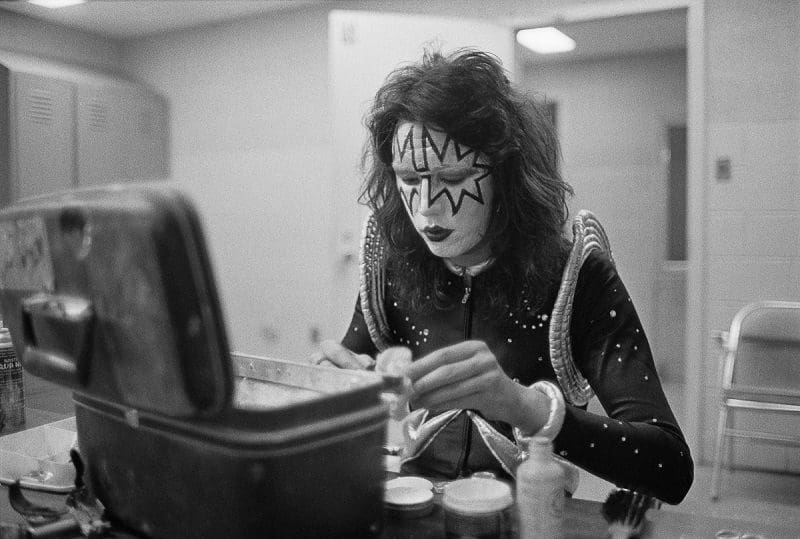 DETROIT, USA - 16th MAY: Guitarist Ace Frehley from American rock group Kiss attends to his make-up backstage at Cobo Hall in Detroit during the concert recording of Alive! on 16th May 1975.  (Photo by Fin Costello/Redferns)