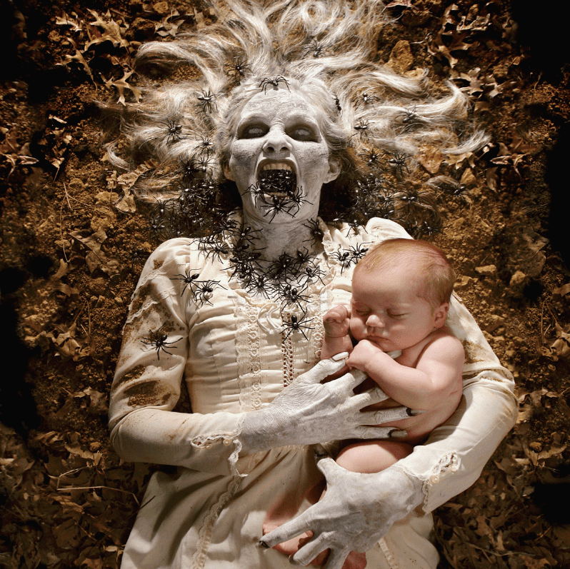 Este fotógrafo convirtió a sus hijas en protagonistas de películas de terror 08