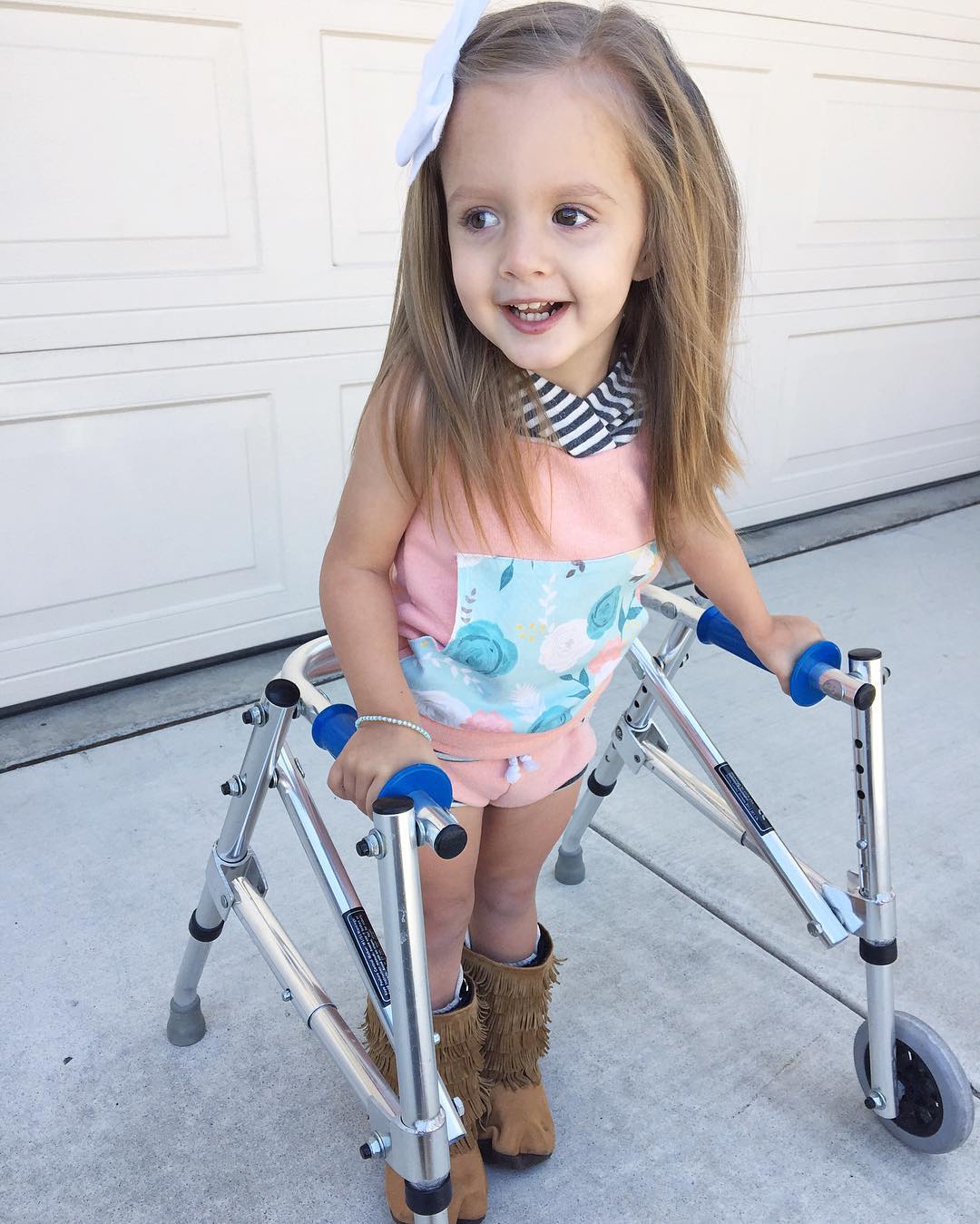 Marca de ropa de las Kardashian publica foto de una niña con parálisis cerebral y miren lo que pasó 02