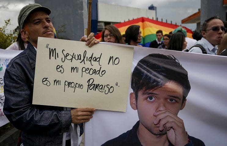 Septiembre 12 de 2014. Bogotá, Colombia. Plantón el el colegio Gimnasio Castillo Campestre del cual hacía parte Sergio Urrego quien se suicidó por las aparentes presiones que recibía de las directivas del plantel por su condición homosexual. (Colprensa - Mauricio Alvarado)