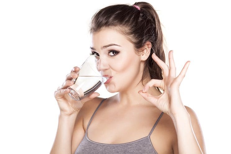 beber mas agua para mejorar la energia