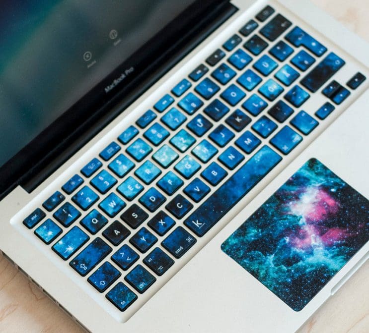 Con estos stickers podrás convertir tu laptop en una obra de arte 4