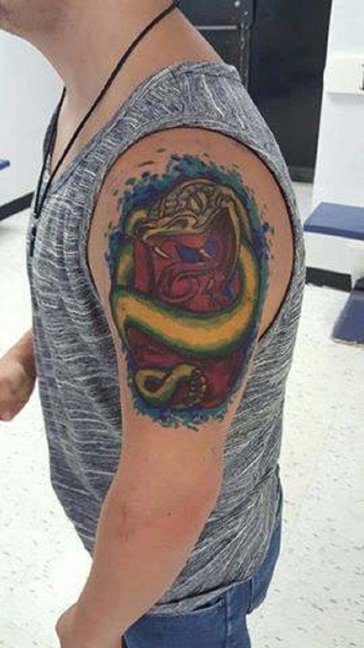 Este artista del tatuaje le dio la oportunidad a un joven con síndrome de down de hacerse uno 01