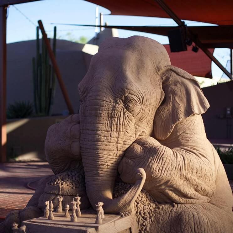 Este elefante de arena jugando ajedrez con un ratón ha causado sensación 10 final