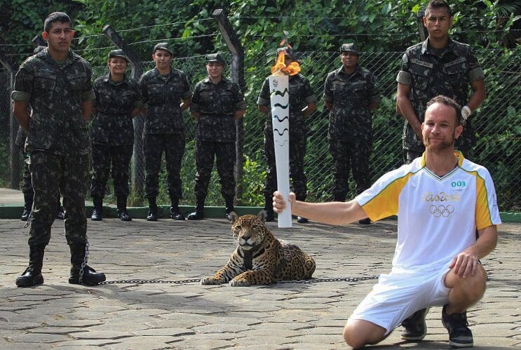 Matan a jaguar durante ceremonia de la antorcha olímpica 02