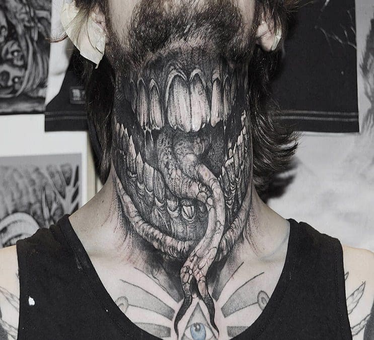 Vuélvete loco con estos radicales y monstruosos tatuajes 01