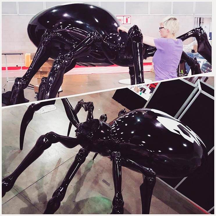 Cosplayer Marie-Claude hizo un traje de araña increíble 14