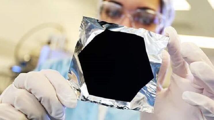 El material más oscuro que existe absorbe el 99.96% de la luz visible - Vantablack 1
