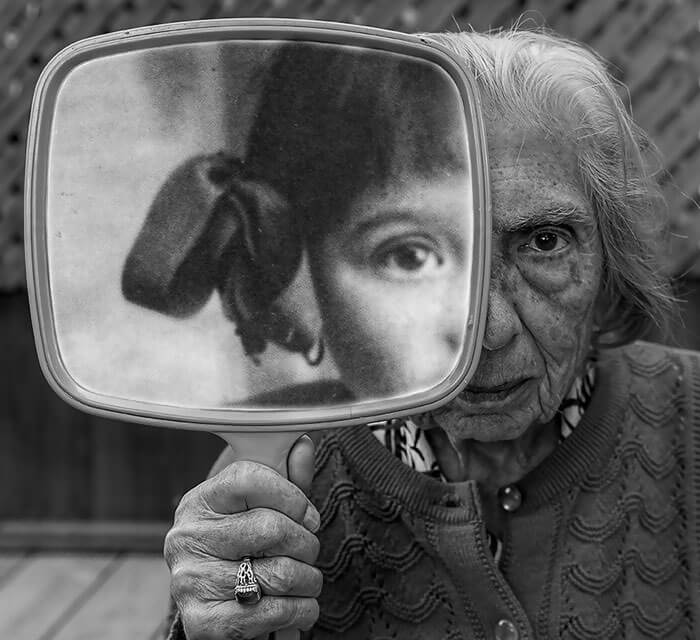 Este fotógrafo hizo de su madre de 91 años parte de su trabajo logrando una nueva visión de la vida 02