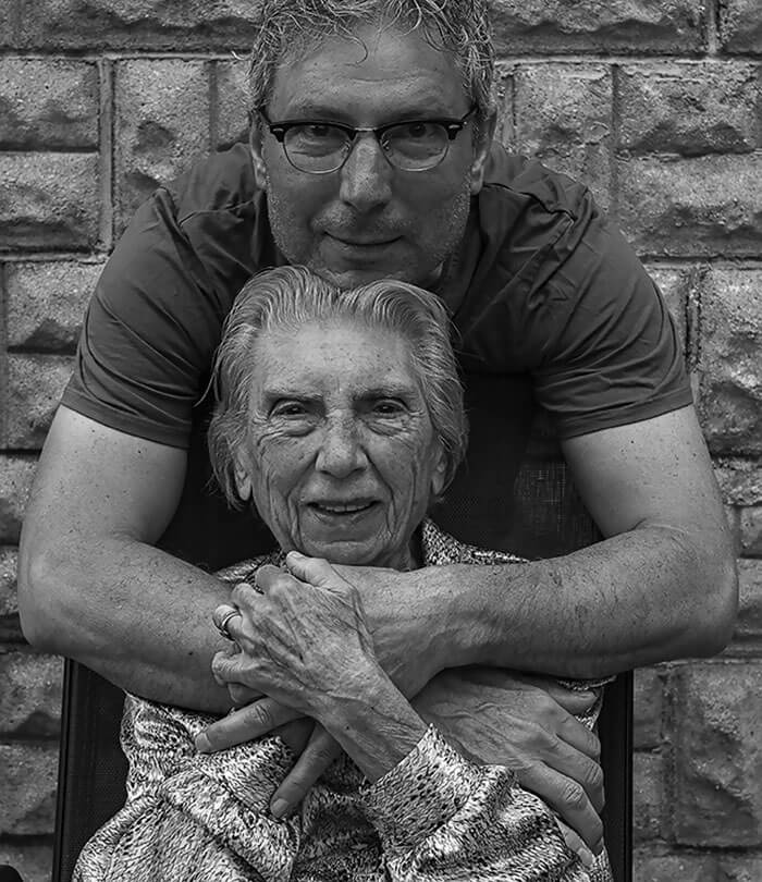 Este fotógrafo hizo de su madre de 91 años parte de su trabajo logrando una nueva visión de la vida 11