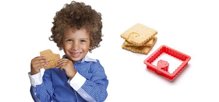 Este molde de galletas permite que uno practique sus habilidades de barbero con los dientes 05