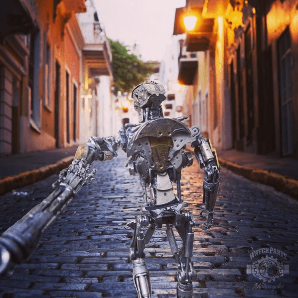 Una pareja de robots parodia la cuenta “Follow Me” de Instagram 07