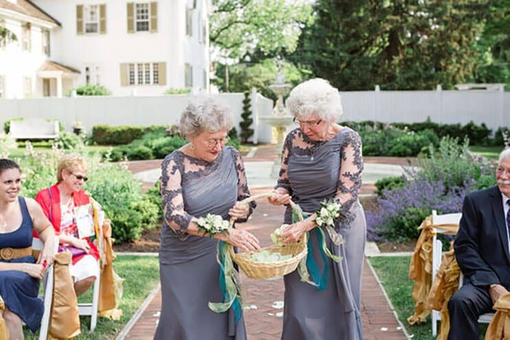abuelas como las niñas de las flores 7