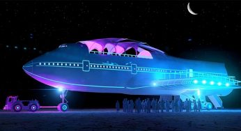 Este avión Boeing 747 fue transformado de una colorida forma para ser usado como galería