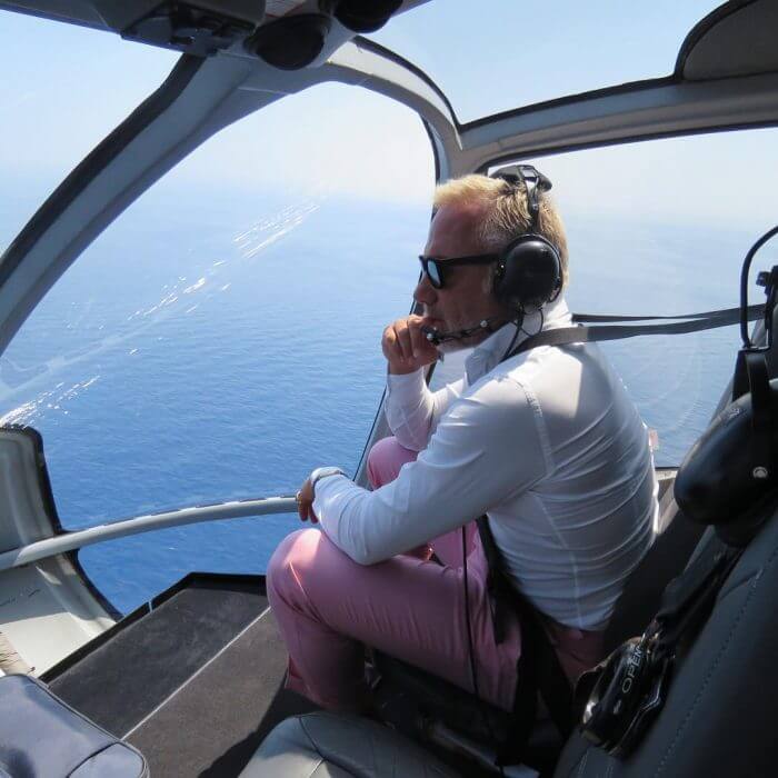 Gianluca ama volar en sus aviones privados