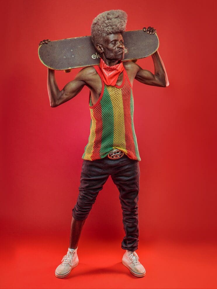 fotografias-que-muestran-a-los-abuelos-fanaticos-del-hip-hop-en-nairobi-skate