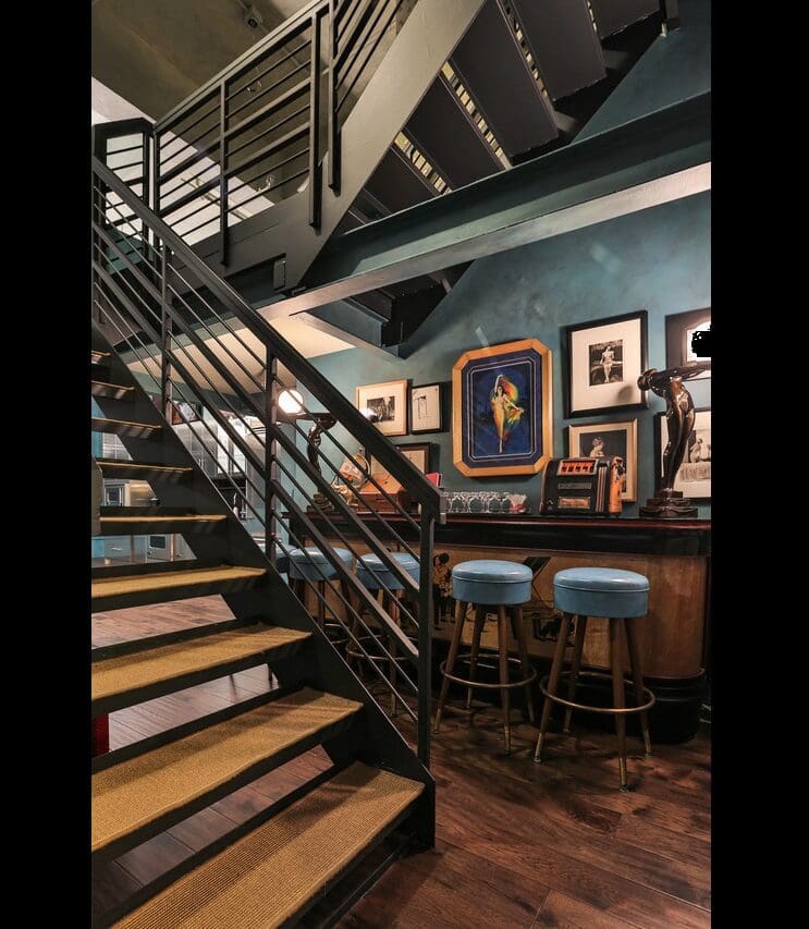 johnny-depp-pone-su-penthouse-a-la-venta-y-es-mas-de-lo-que-se-puedan-imaginar-escaleras