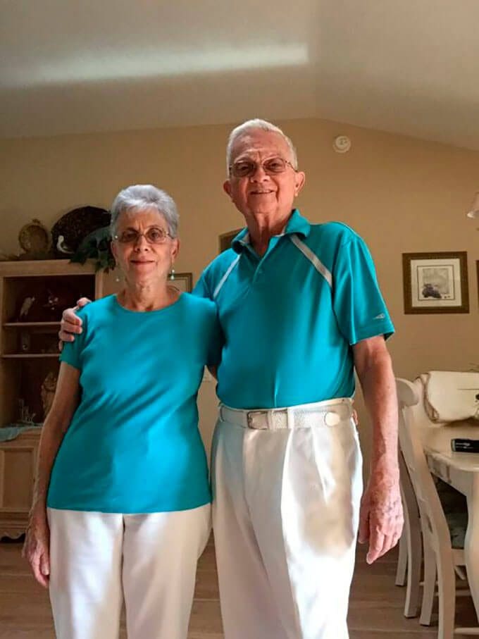 tienen-52-anos-de-casados-y-todos-los-dias-se-visten-igual