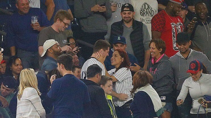 yankees-fan-loses-finds-ring-during-proposal-si