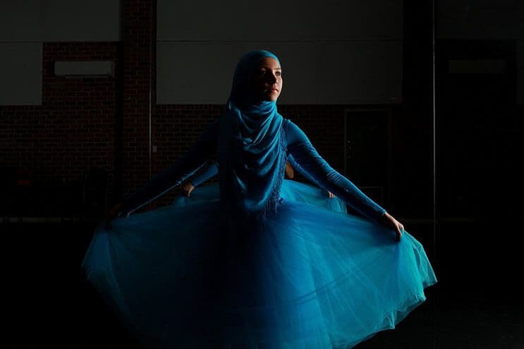 bailarina-con-un-hiyab-nos-muestra-como-esta-danza-y-la-cultura-pueden-emerger-9