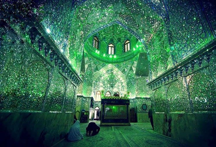 el-interior-de-esta-mezquita-en-iran-le-da-otro-significado-a-la-belleza-2