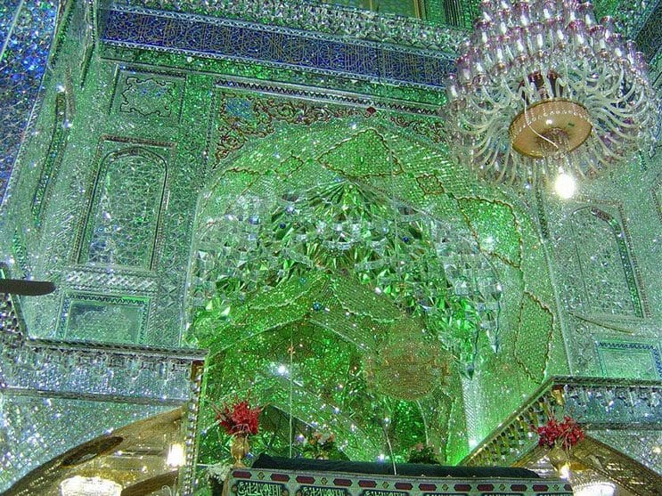 el-interior-de-esta-mezquita-en-iran-le-da-otro-significado-a-la-belleza-4