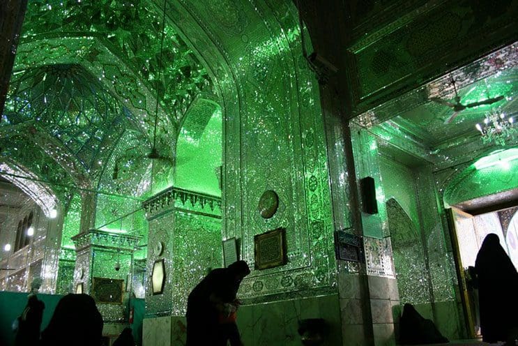 el-interior-de-esta-mezquita-en-iran-le-da-otro-significado-a-la-belleza-6
