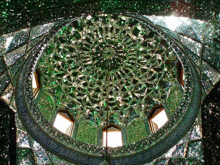 el-interior-de-esta-mezquita-en-iran-le-da-otro-significado-a-la-belleza-7