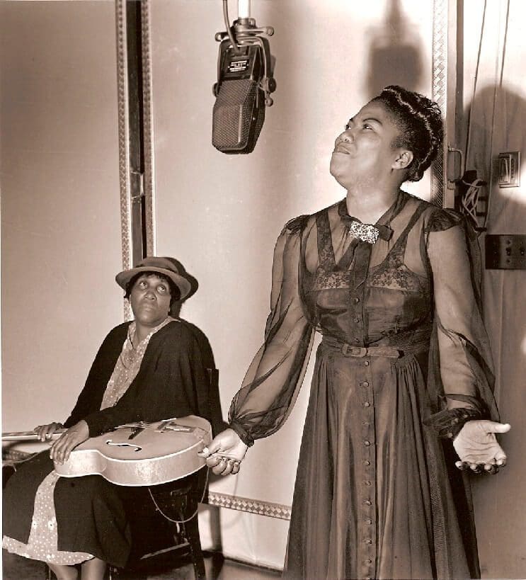 un-dia-como-hoy-fallecio-rosetta-tharpe-la-madrina-del-rock-n-roll-madre