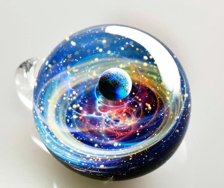 asombrosos-universos-en-miniatura-hechos-con-vidrio-y-cristal-01