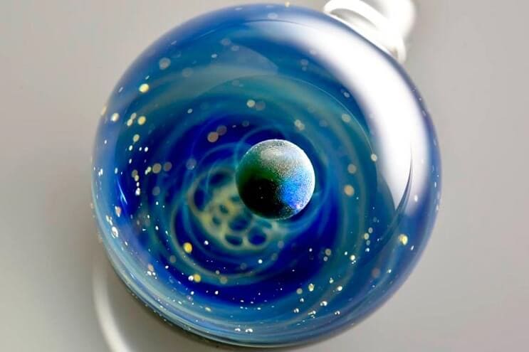 asombrosos-universos-en-miniatura-hechos-con-vidrio-y-cristal-05