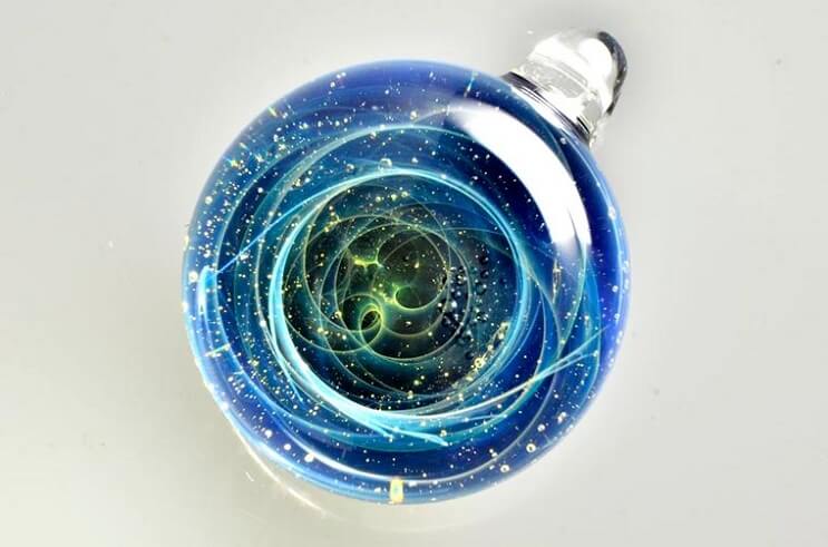 asombrosos-universos-en-miniatura-hechos-con-vidrio-y-cristal-09