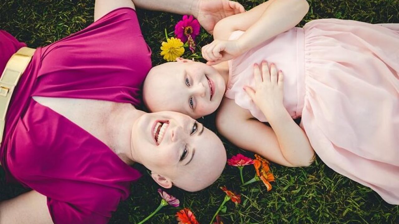 Una Emotiva Sesion Fotografica De Una Madre E Hija Que Perdieron El Cabello Ultimas Noticias De La Actualidad Noticias Virales Mott