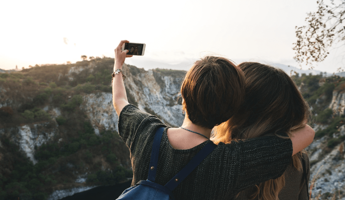 Para saber cómo sacar buenas selfies, toma las fotos en modo ráfaga