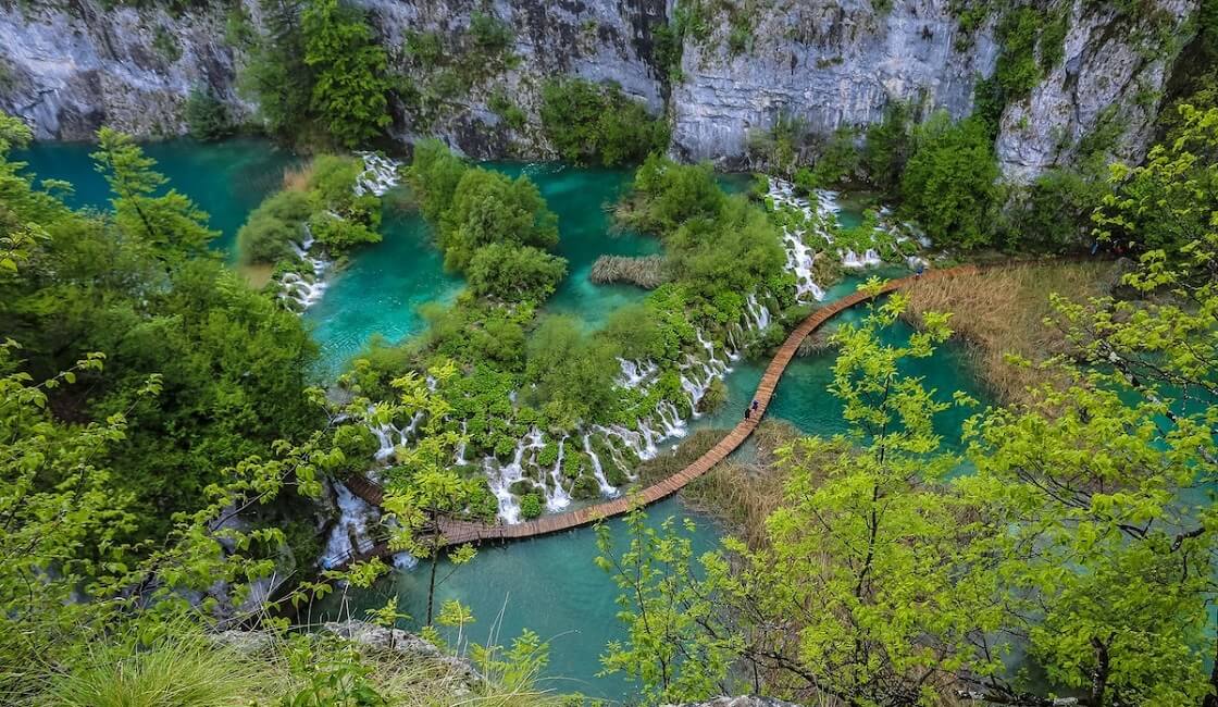 El Parque Nacional de los lagos de Plitvice es de los paisajes hermosos más cuidados
