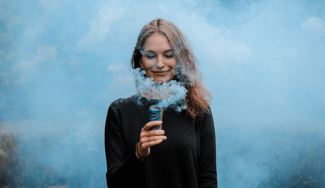 Crea un fondo único con los tubos de humo de colores para fotos 