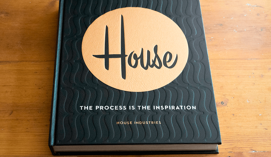 House-Industries-El-proceso-es-la-inspiración-de-Andy-Cruz-Rich-Roat-Ken-Barber-JJ-Abrams-es-uno-de-los-libros-recomendados-para-diseño-gráfico