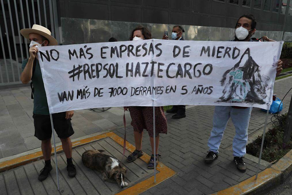 Campaña contra Repsol por derrame de petróleo