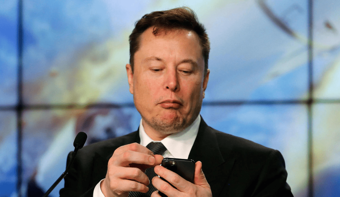 Elon Musk presiona a Twitter